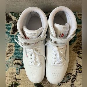 REEBOK Classic Hightop in White! Near perfect condition. Women’s size 10.